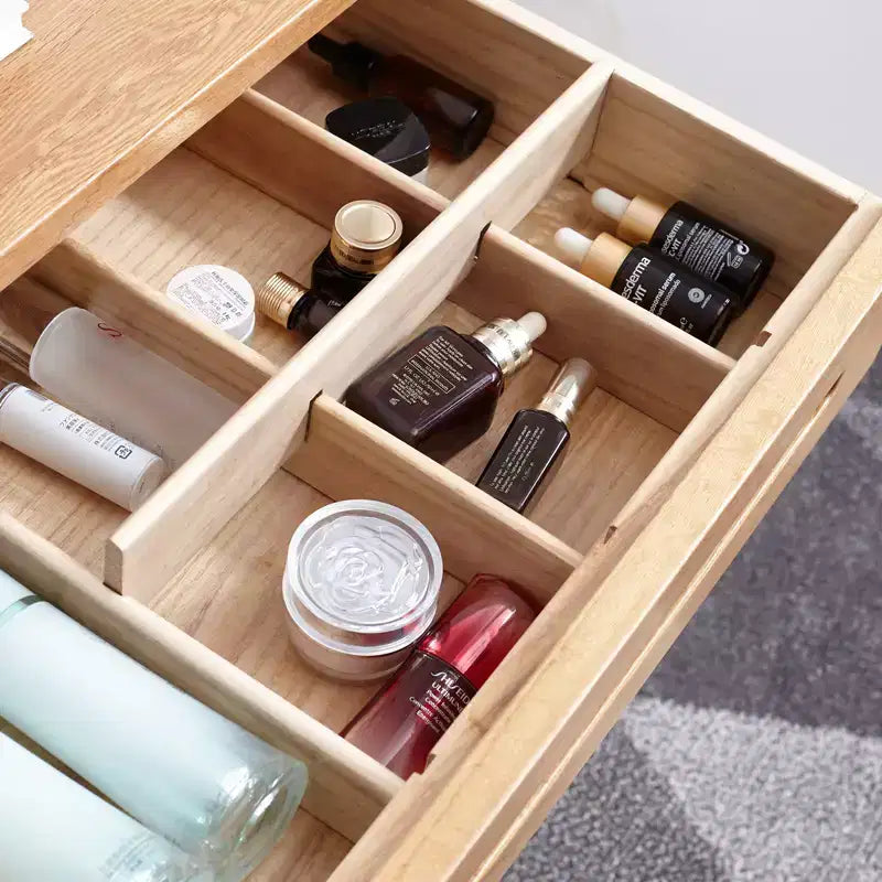 Coiffeuse moderne en bois avec tiroirs de rangement, étagères amovibles et bords surélevésDesign minimaliste pour salons