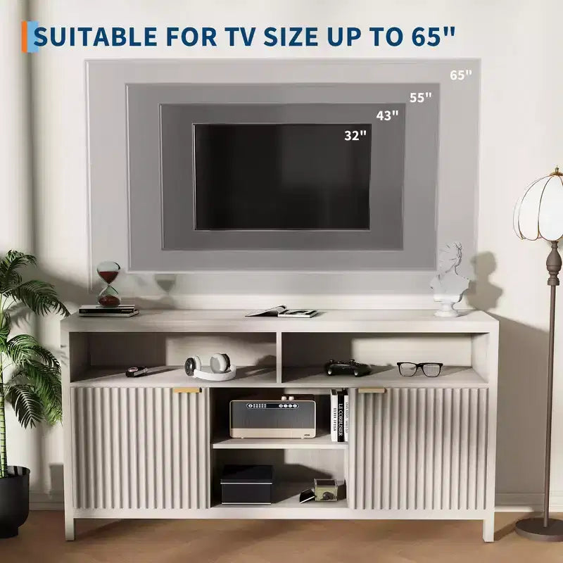 Meuble TV moderne de 150 cm pour salon, grand centre de divertissement avec porte cannelée et étagères ouvertes, meuble de rangement en bois pour TV 55/60/65 pouces