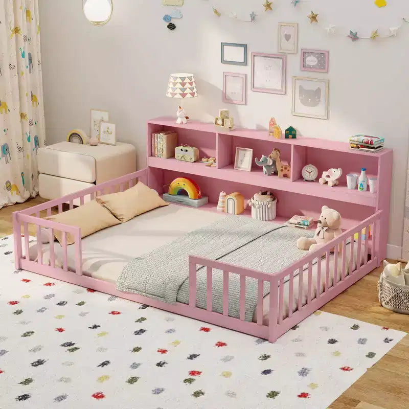Lit de sol Montessori pleine grandeur avec étagères de rangement et barrières de sécurité Rose/Naturel/Blanc/Gris