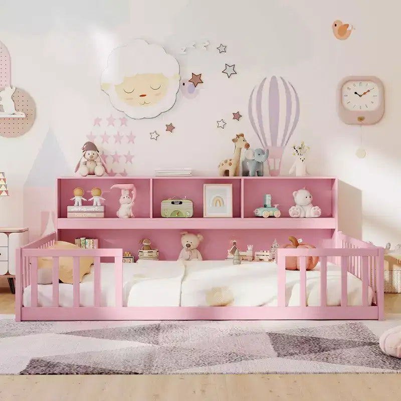 Lit de sol Montessori pleine grandeur avec étagères de rangement et barrières de sécurité Rose/Naturel/Blanc/Gris