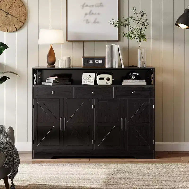 Buffet de salle à manger noir style ferme avec étagère de rangement et station de recharge intégrée, grand meuble de bar à café de 130 cm, pour salon, salle à manger