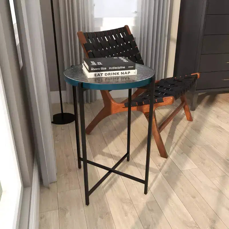 Table d'appoint en métal noir en forme de X avec plateau en verre texturé : design contemporain, aucun assemblage requis