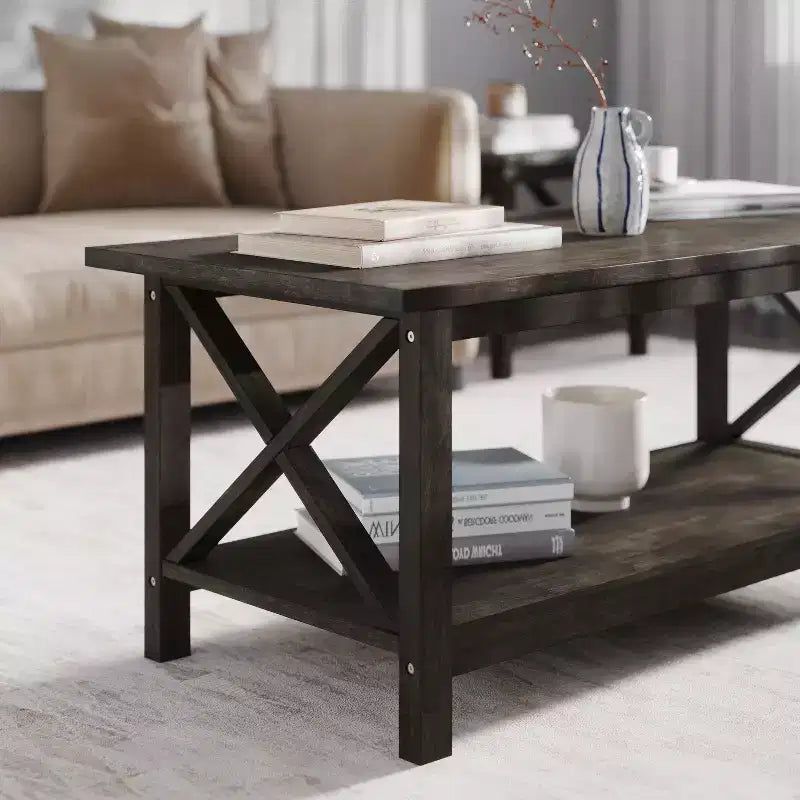 Table basse de style campagnard en bois massif avec étagère de rangement